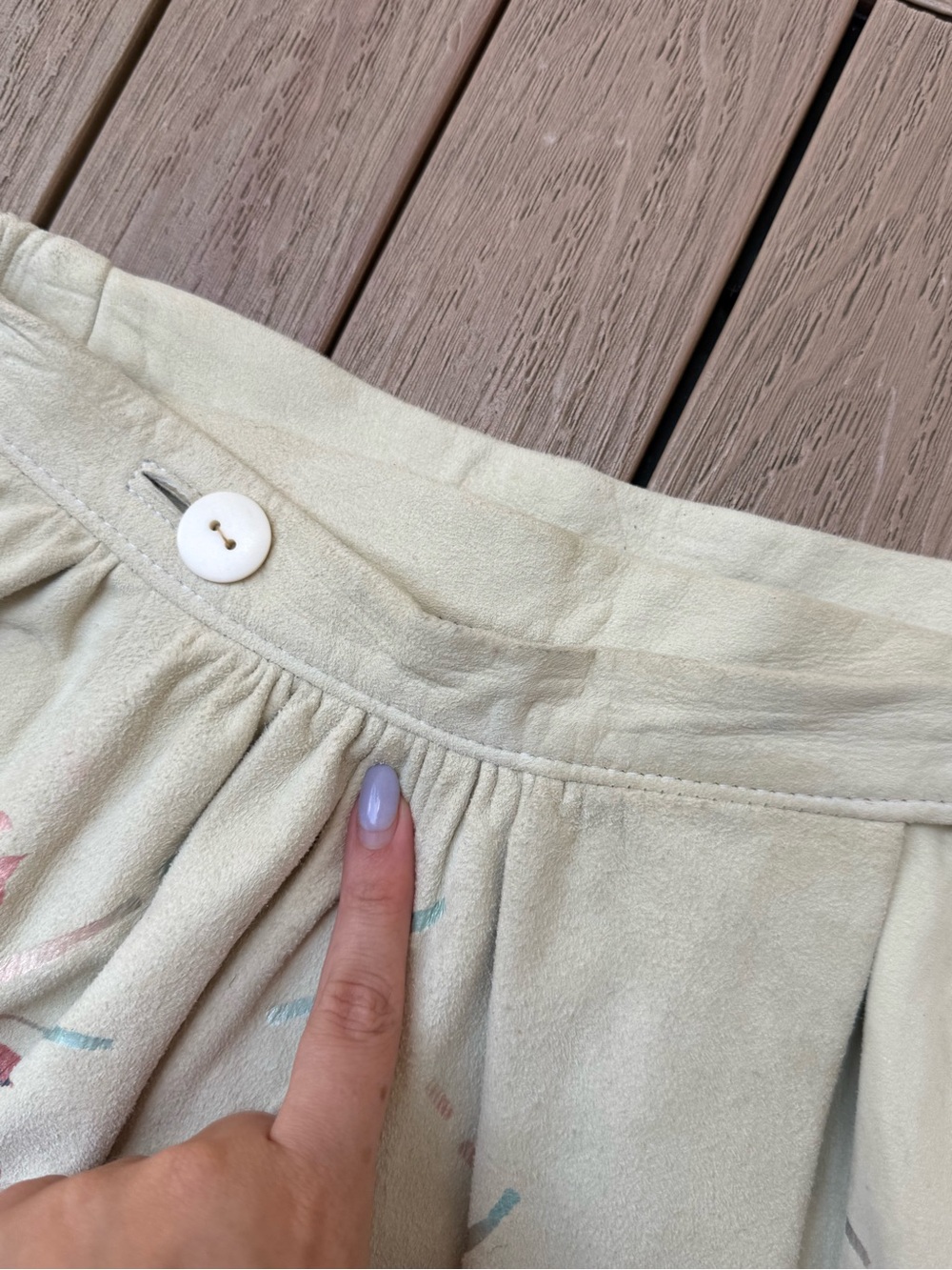 1970's char & Sher light suede wrap skirt - embossed floral design - Picture 9 of 10